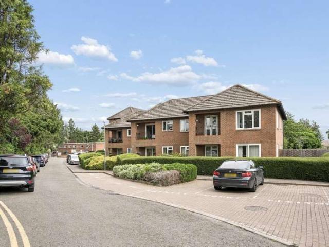 Flat for sale in Lunnon, Buckinghamshire