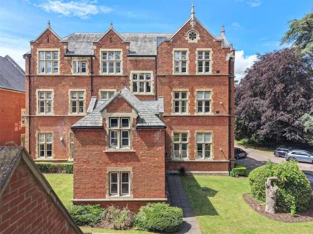 Flat for sale in Pachesham Park, Surrey