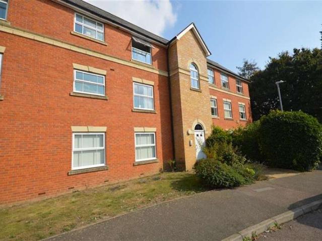 Flat for sale in Bocking, Chipping Hill
