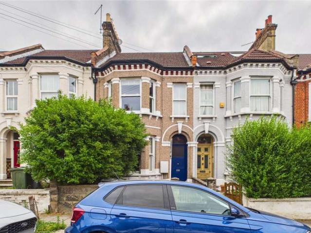 Flat for sale in Streatham, Greater London