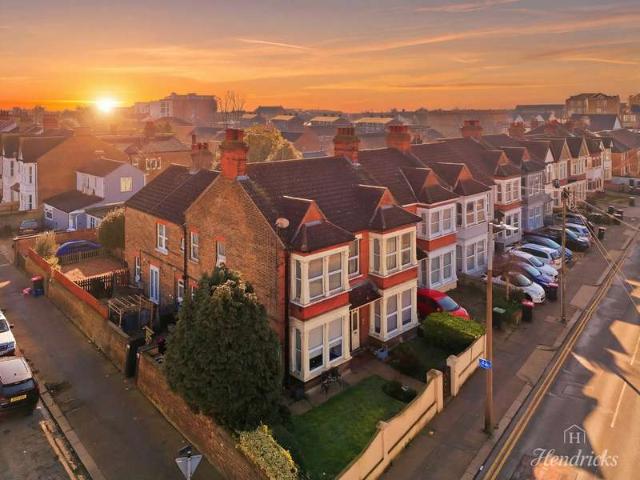 Flat for sale in Southend City Centre Neighbourhood, Alton Barnes