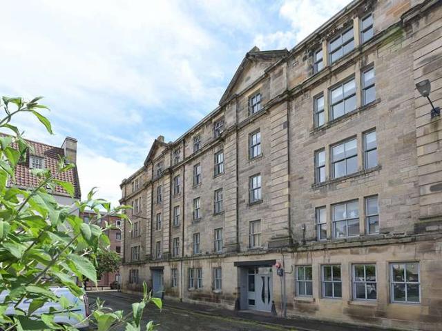 Flat for sale in North Leith, Scotland
