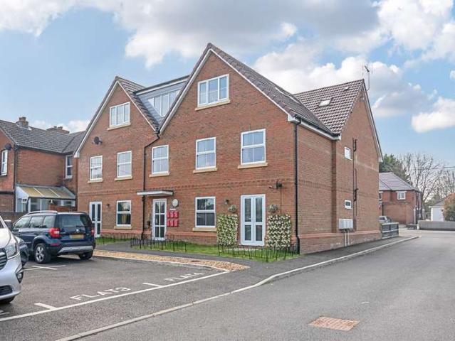Flat for sale in Durrington, Wiltshire