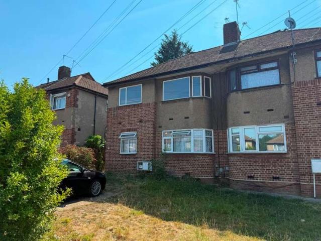 Flat for sale in Fairlop, Greater London