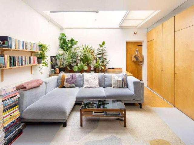 Flat for sale in Haggerston, De Beauvoir Town