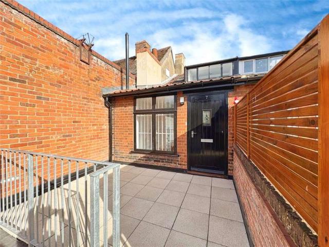 Flat for sale in Key Street, Suffolk