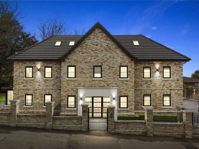 Flat for sale in Upminster, Greater London
