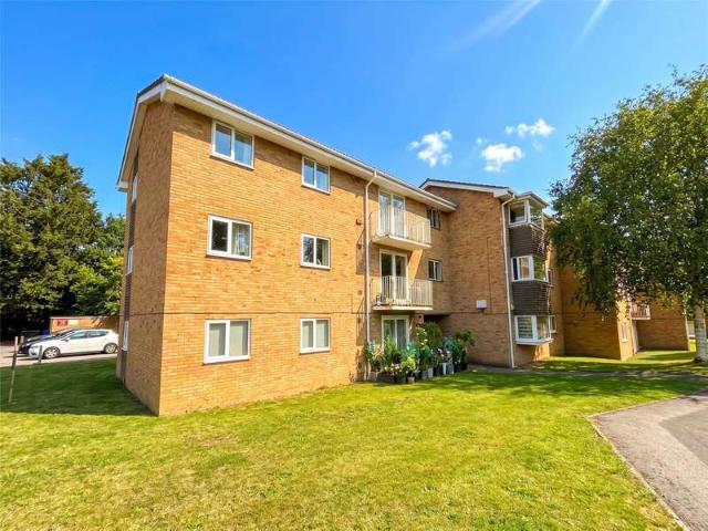 Flat for sale in Sunningdale, Windsor and Maidenhead