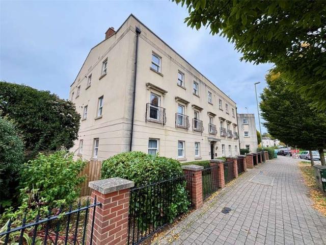 Flat for sale in Lynworth, Cheltenham