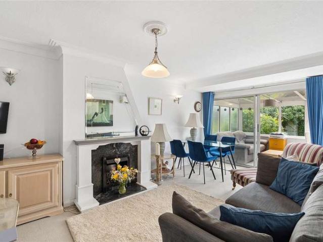 Flat for sale in Hornchurch, Greater London