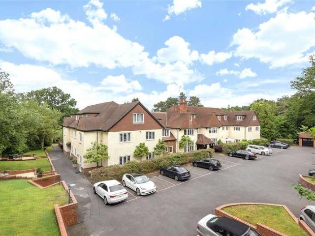 Flat for sale in Brookwood, Woking