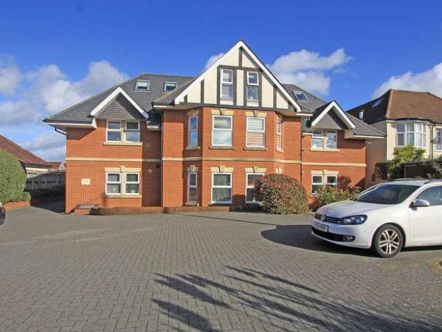Flat for rent in Throop, Bournemouth