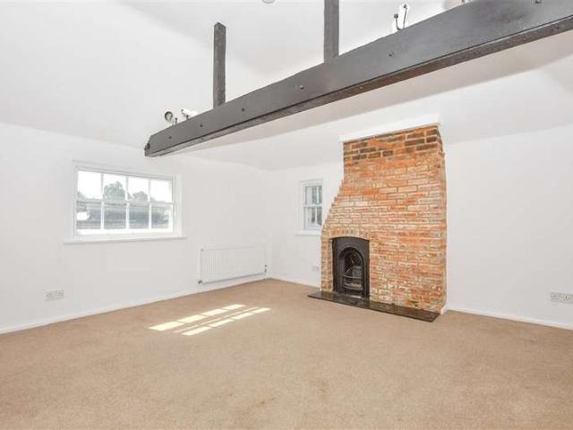 Flat for sale in Hadlow, Tonbridge and Malling