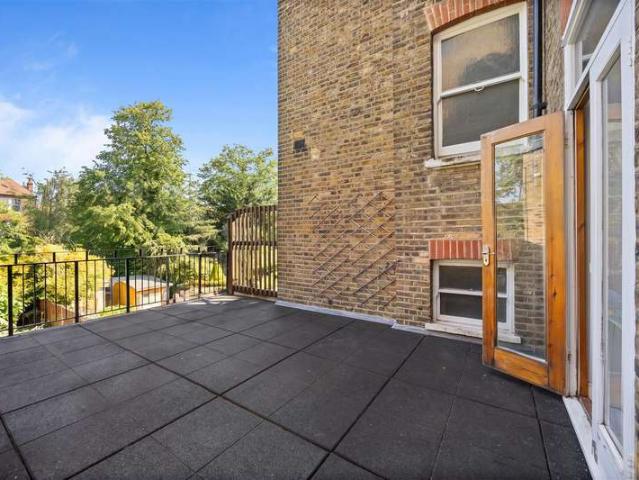 Flat for sale in South Hampstead, Greater London