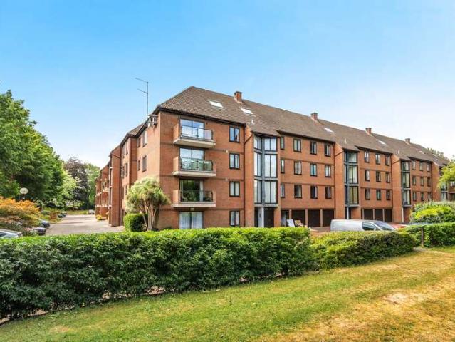 Flat for sale in Eastcote, Greater London