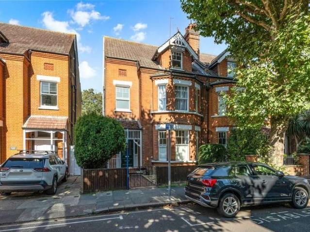 Flat for sale in Seething Wells, Greater London
