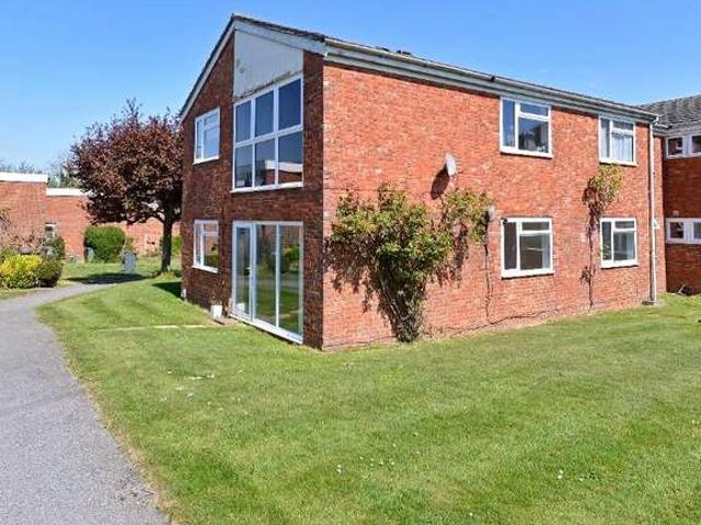 Flat for sale in Westborough, Surrey