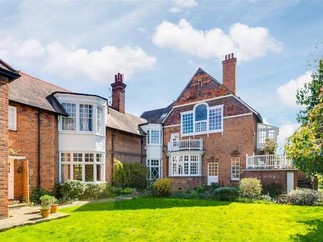 Flat for sale in London Borough of Ealing, Greater London