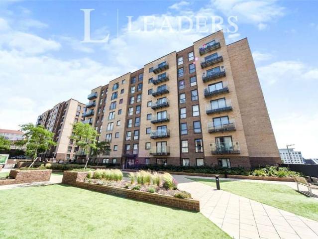 Flat for sale in Park Town, Luton