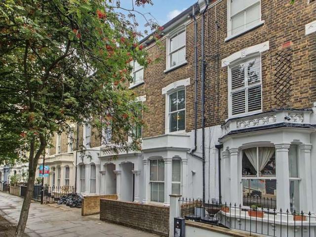 Flat for sale in Finsbury Park, Greater London