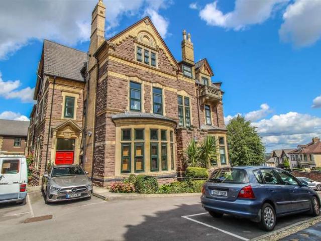 Flat for sale in Allt-yr-yn, Wales