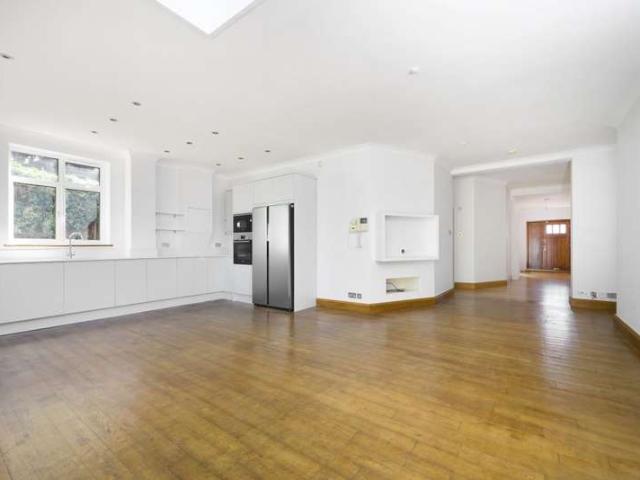 Flat for rent in Golders Green, Golders Green