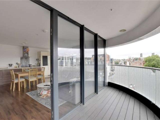 Flat for sale in East Greenwich, Greater London