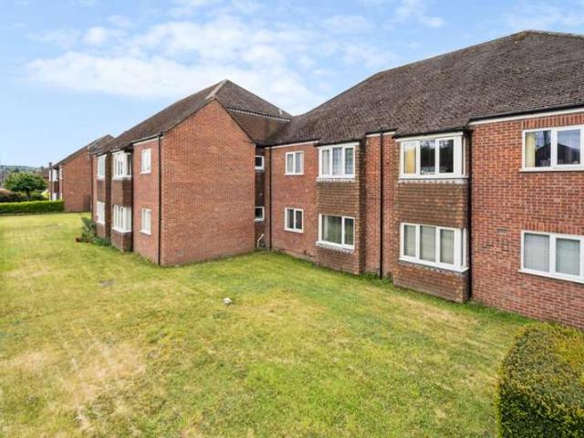 Flat for sale in Lunnon, Buckinghamshire