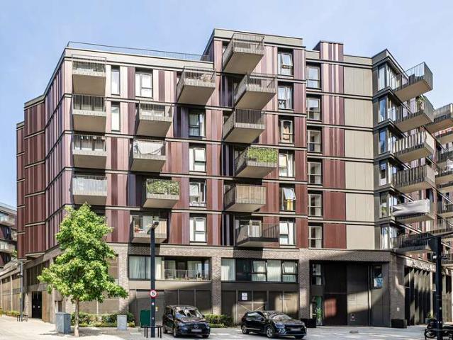 Flat for sale in Hayes, Greater London