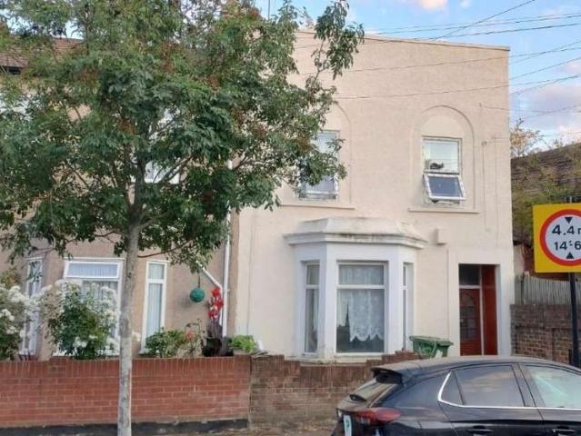 Flat for sale in Forest Gate, Greater London