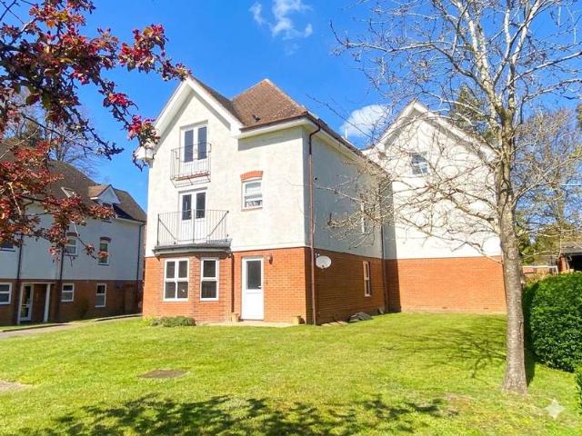 Flat for sale in Camberley, Surrey Heath