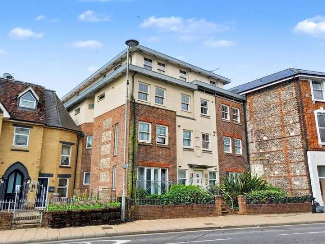 Flat for sale in Hampshire