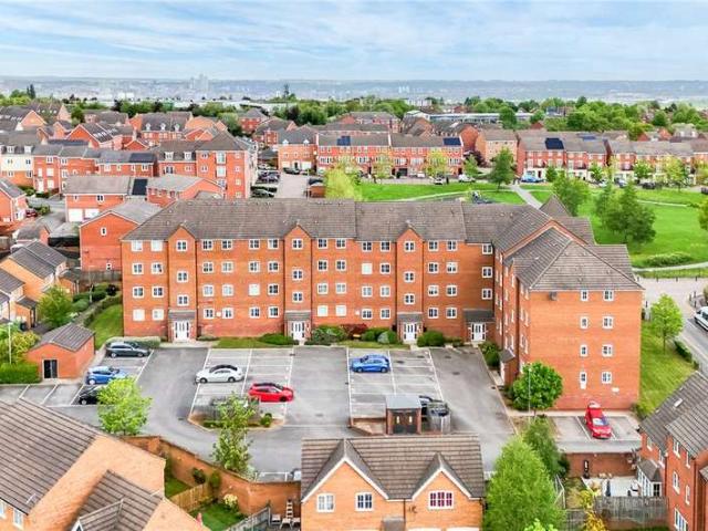 Flat for sale in Thorpe, West Yorkshire
