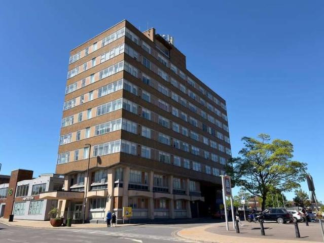 Flat for sale in Dunstable, Bedfordshire