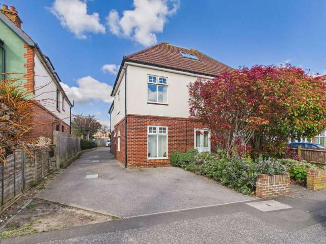 Flat for sale in Worthing, West Sussex