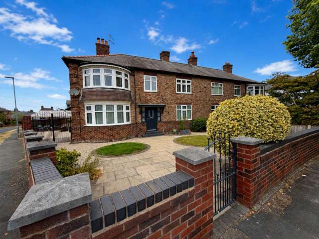 Flat for sale in Stockton Heath, Warrington