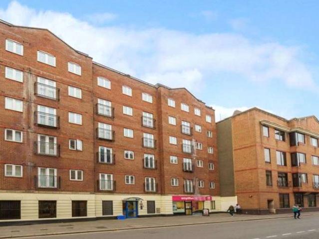 Flat for sale in Coley, Reading