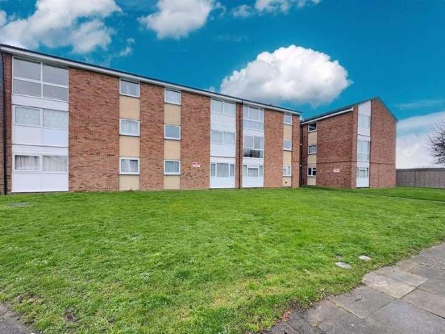 Flat for sale in East Tilbury, Essex