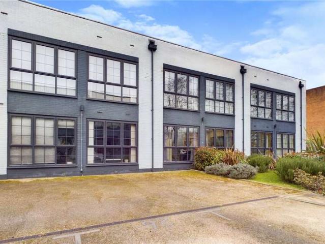 Flat for sale in Newbury, West Berkshire