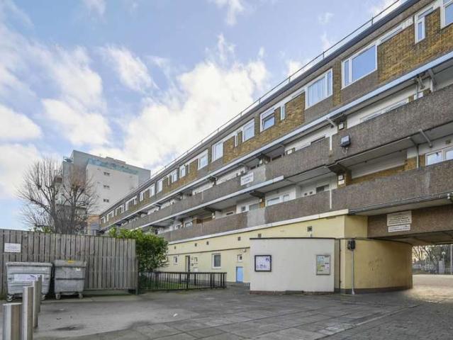 Flat for sale in Shadwell, Wapping