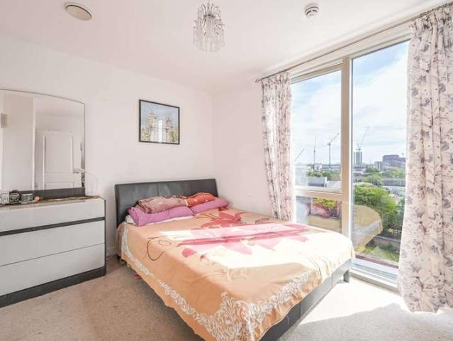 Flat for sale in Poplar, Poplar