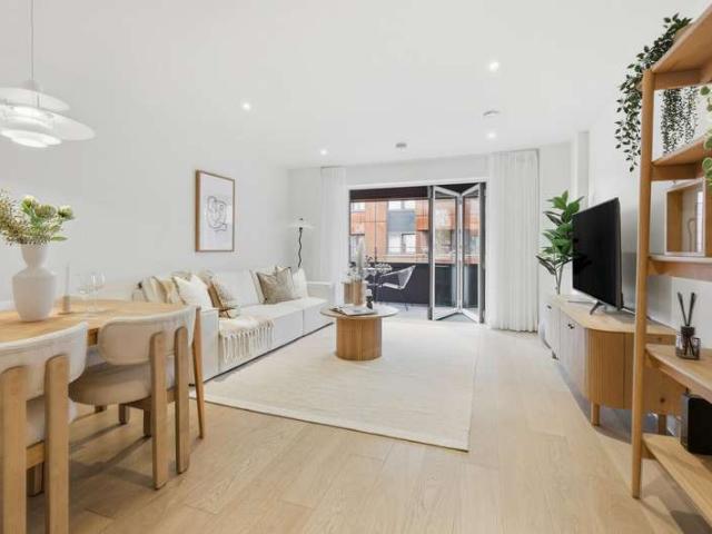 Flat for sale in Hoxton, Greater London