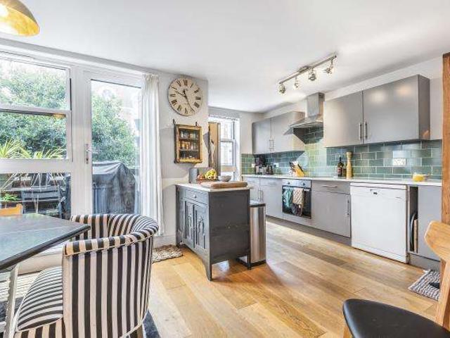 Flat for sale in Maida Hill, Greater London