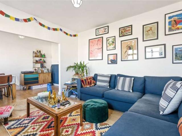 Flat for sale in London Borough of Merton, Collier's Wood
