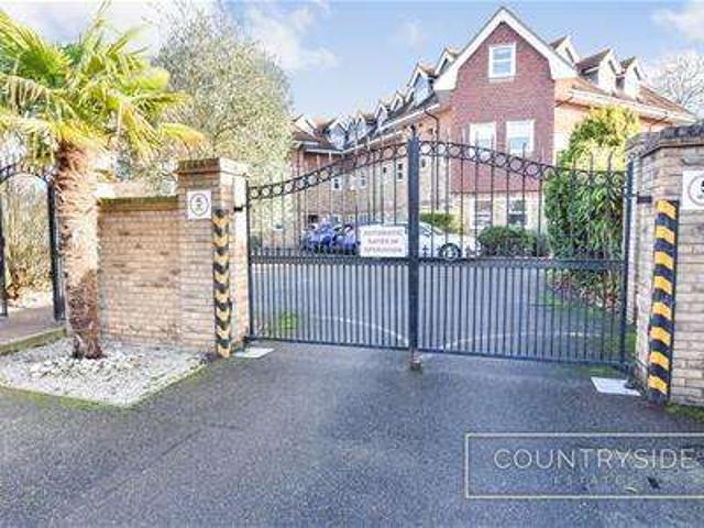 Flat for sale in South Benfleet, Essex