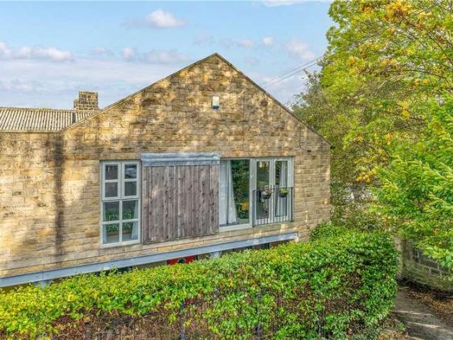 Flat for sale in Cross Green, Leeds