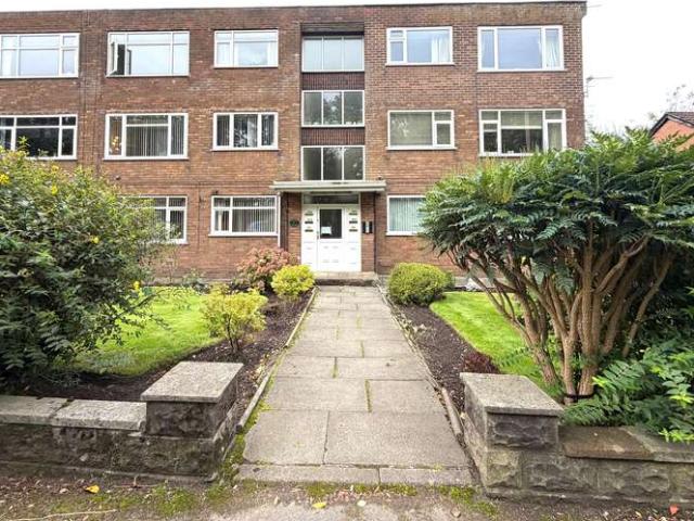 Flat for sale in Whitefield, Bury