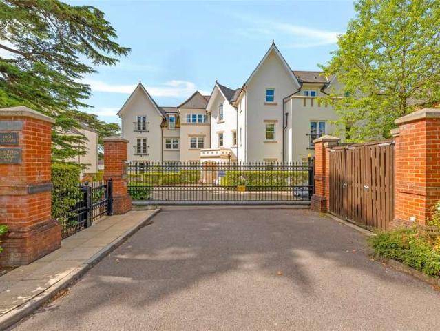 Flat for sale in Red Hill, Surrey