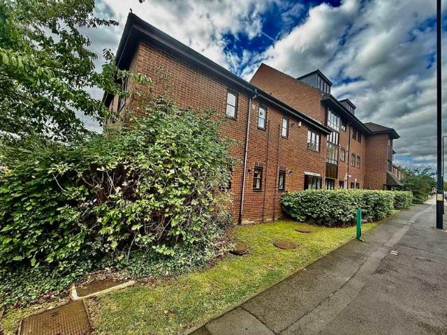 Flat for sale in Spital Tongues, Tyne And Wear