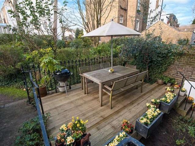 Flat for sale in Brompton, Greater London